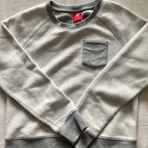 New Balance Cropped Sweatshirt